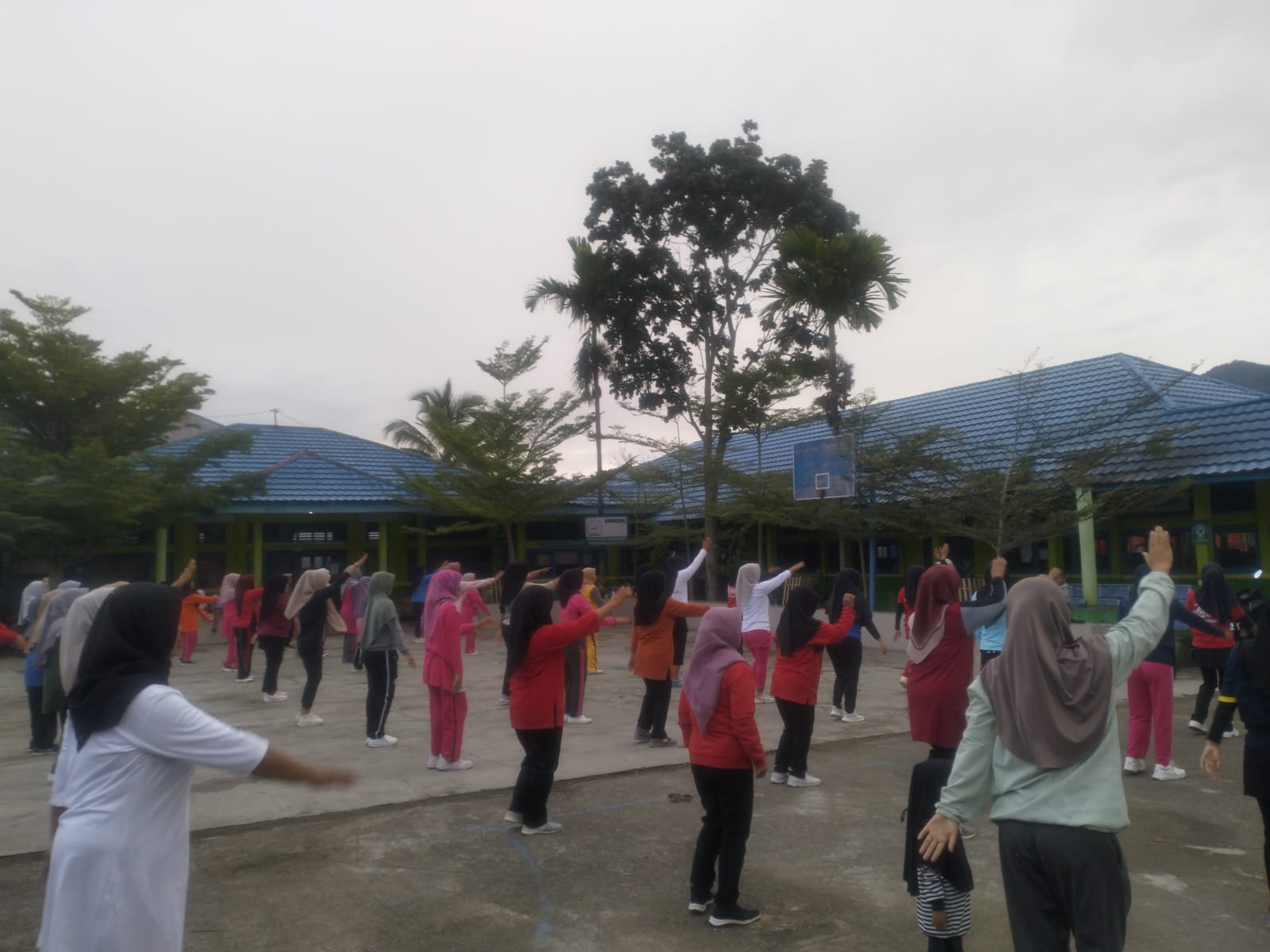 Kegiatan Senam Sehat di Desa Koto Majidin Hilir